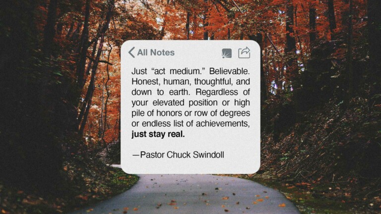 Cita de Chuck Swindoll: "Actúa como un medio ..."