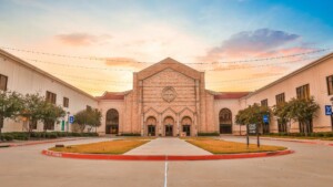 U-Shaped circle drive entrance between Buildings B and C